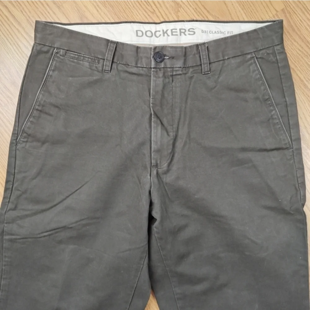 Dockers D3 Classic Fit Men's Olive Army Green Chinos 33x30 Cotton